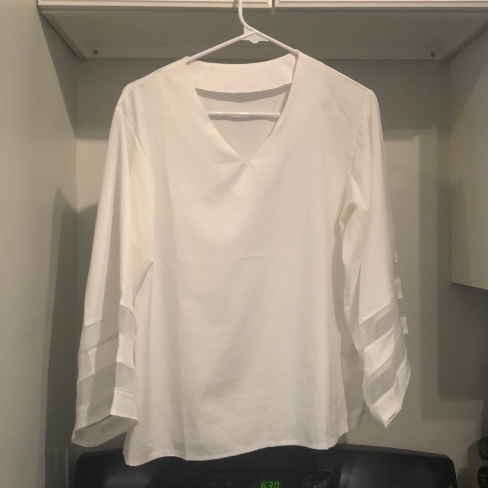 White Vneck with detailed Sleeves
